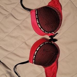 Victoria Secret push up bra size 36A